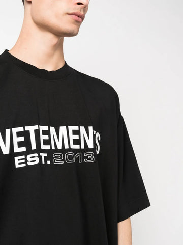 VETEMENTS logo-print T-shirt
