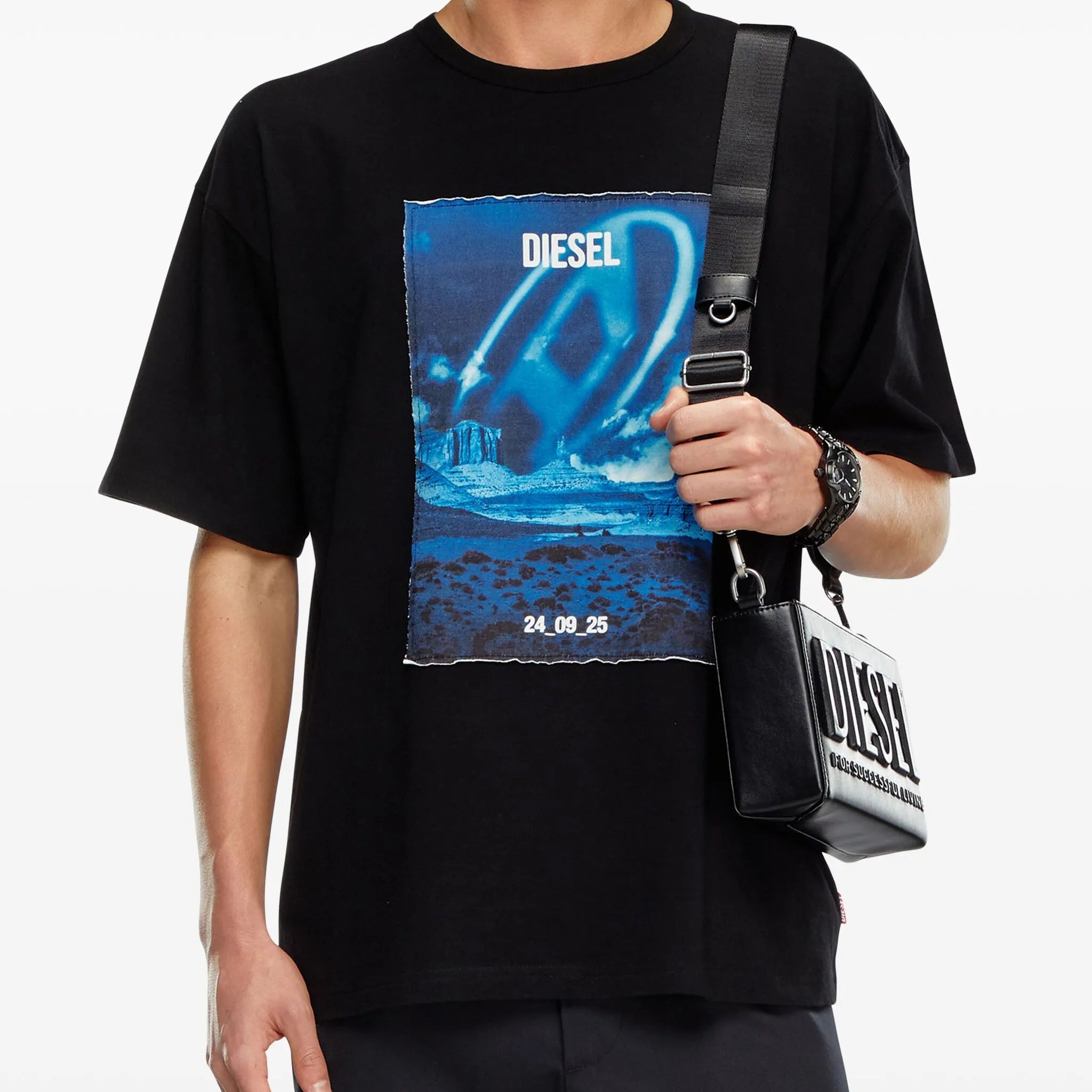 T-Boxt-Q16 graphic-print black T-shirt